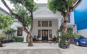 Family Homestay Syariah Cirebon Mitra RedDoorz