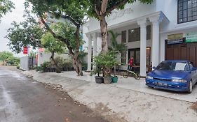 Family Homestay Syariah Cirebon Mitra RedDoorz